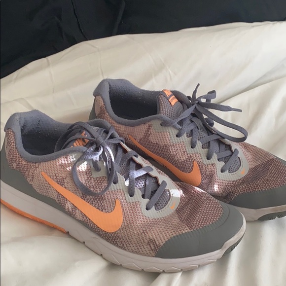 Nike running shoes - Picture 1 of 5